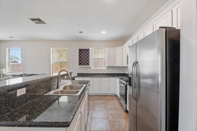 Building Photo - 1423 S Newberry Ln