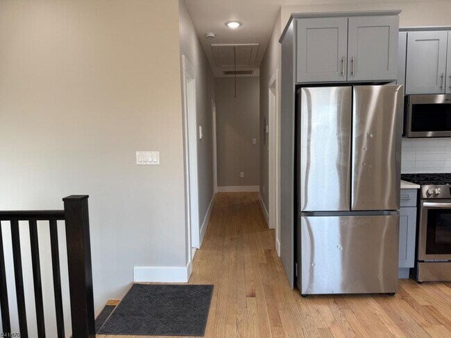 Building Photo - 492 S 20th St