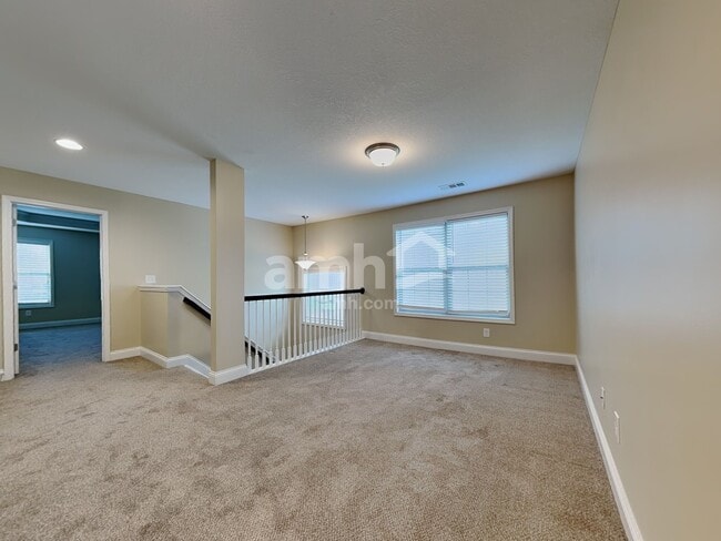 Building Photo - 3419 Greentree Ln