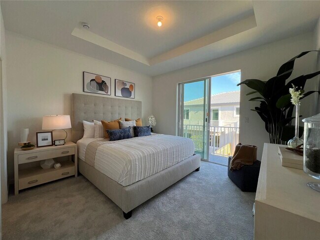 Building Photo - 651 SE 14th Ct