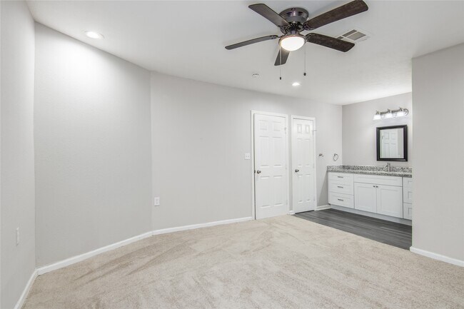 Building Photo - 1702 Athens Dr