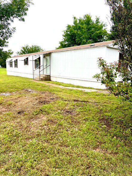 Primary Photo - 200 Murls Lake Rd
