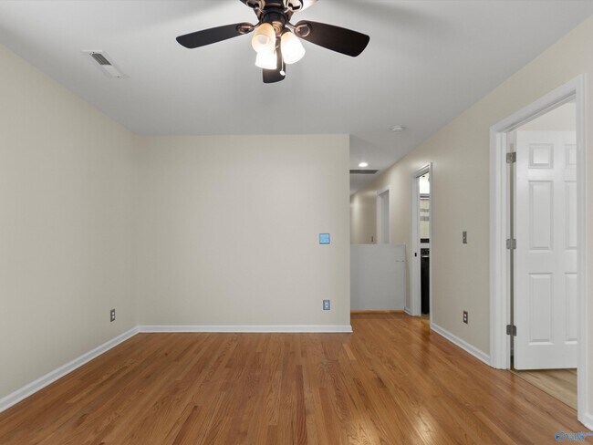 Building Photo - 826 Eldorado Ave SE