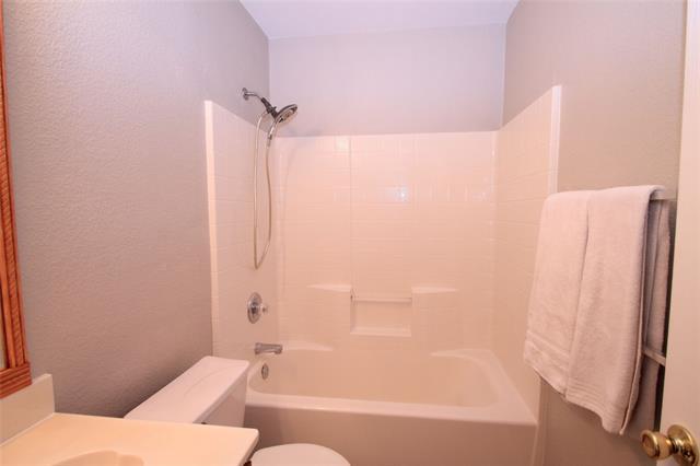 Building Photo - 824 Dixon Ln