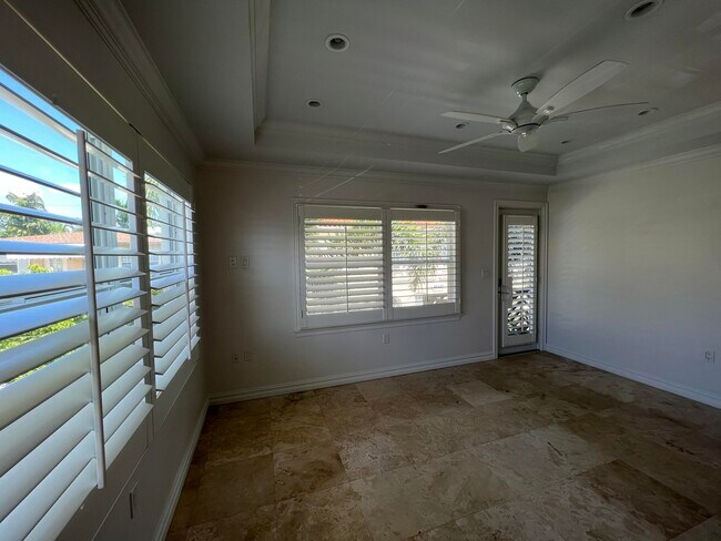 Building Photo - 252 Oleander Ave