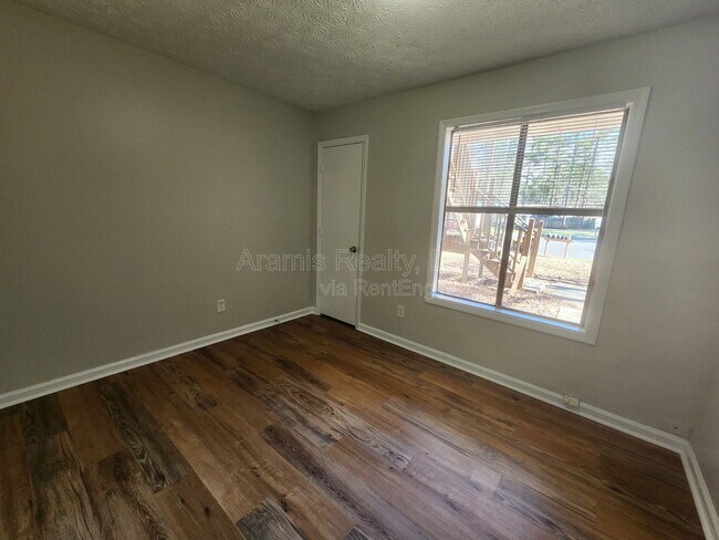 Building Photo - 116 Spring Ct