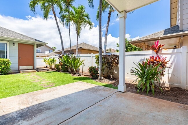 Building Photo - Highly Desired 3 Bedroom, 2.5 Bath Home in Ocean Point!