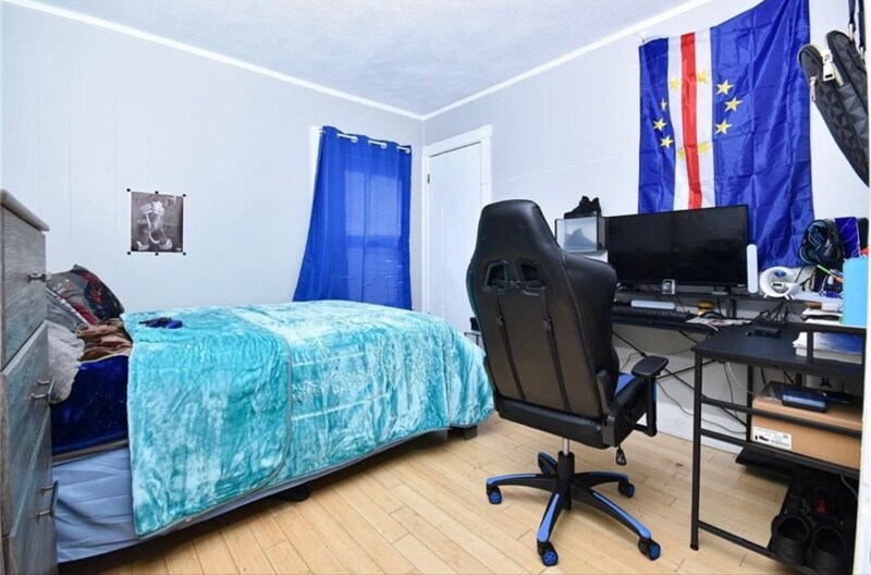 Building Photo - 390 Weeden St