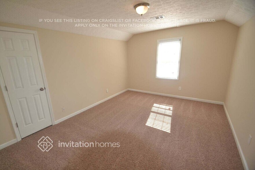 Building Photo - 445 Raven Dr
