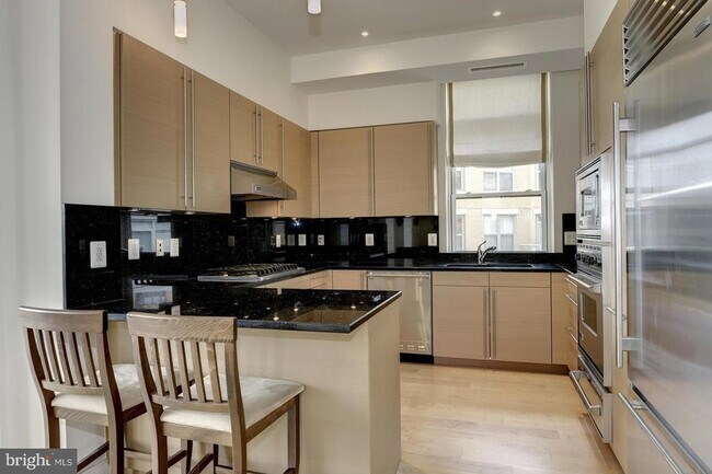 Building Photo - 2425 L St NW