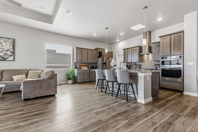 Building Photo - Pristine Four Bedroom 2 Bath home in Mesa Village