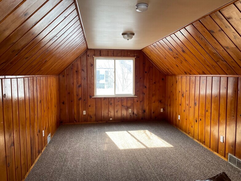 Building Photo - 318 Russell St