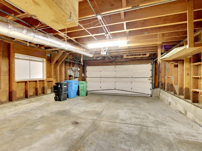 Building Photo - 4BR Home with Jaw-Dropping Views, Garage, ...