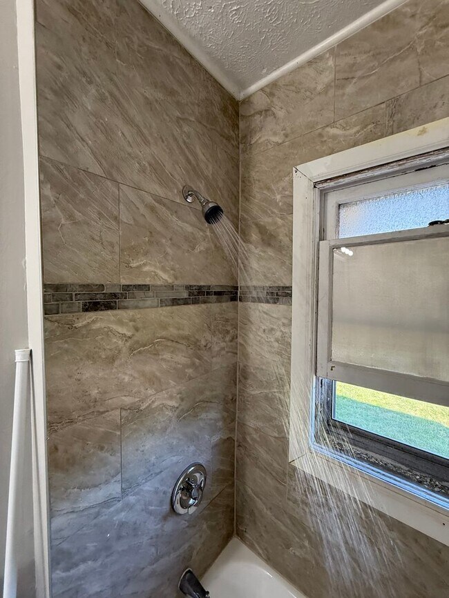 Building Photo - SECTION 8 & EDEN Accepted! - Fully Renovat...