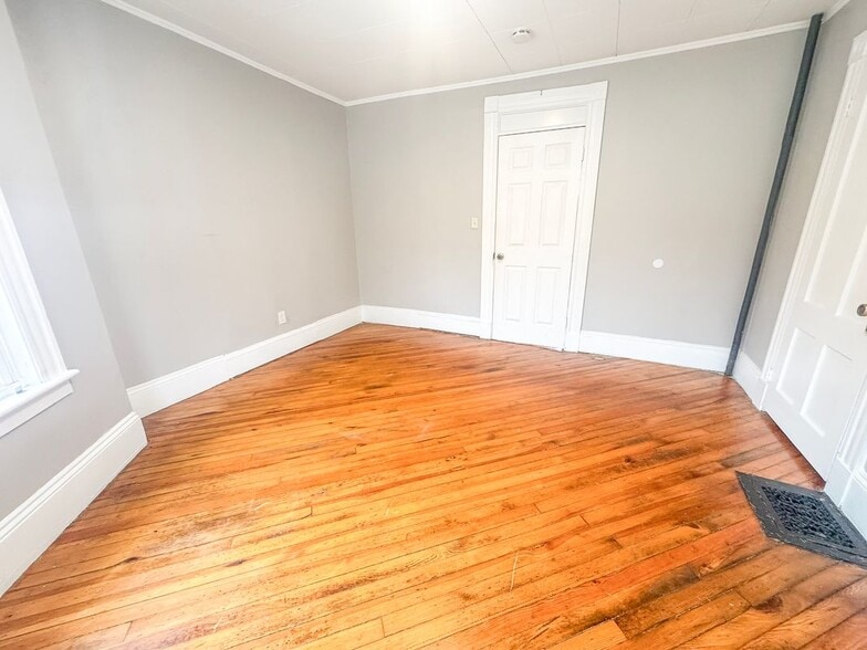 Building Photo - 224 Millville Ave