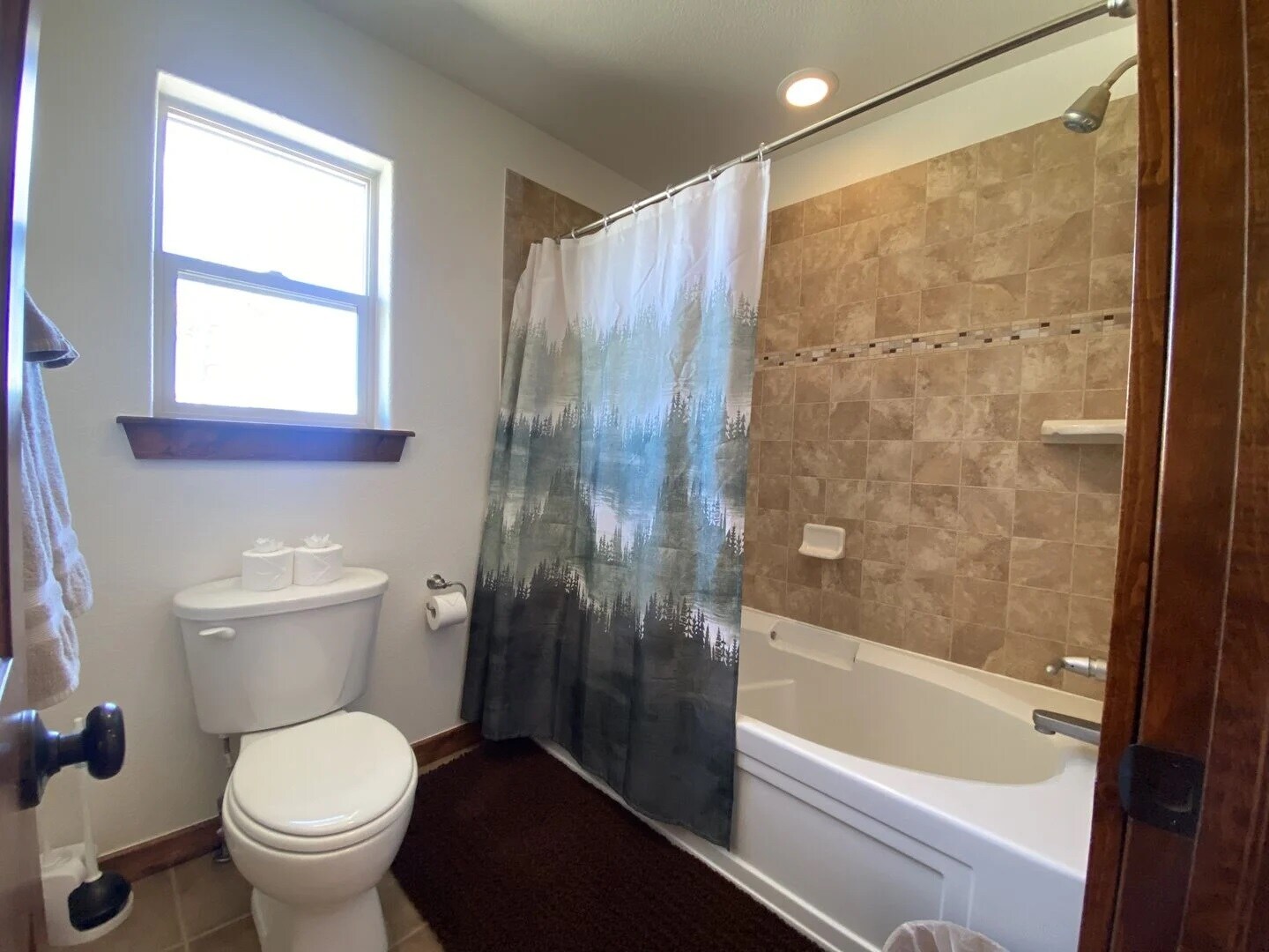 primary bed bath - 850 Blacksmith Rd