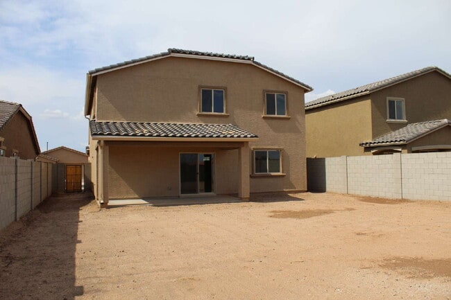 Building Photo - "Spacious 4-Bedroom with 2.5 Baths availab...