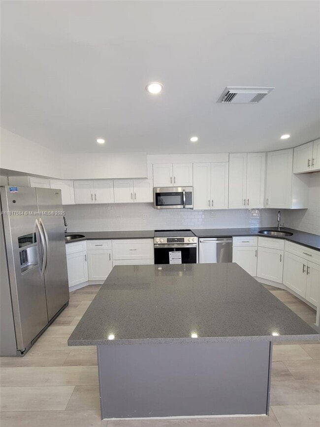 Building Photo - 9123 NW 38th Dr