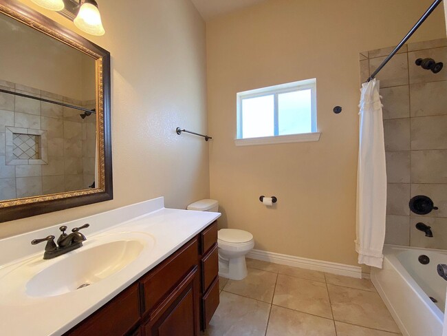 Building Photo - Sandstone Ranch Estates 3 bed with Refrig A/C