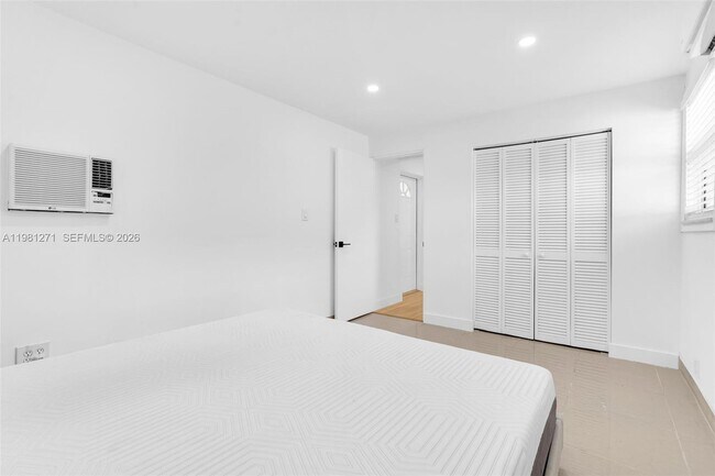 Building Photo - 2419 Coolidge St