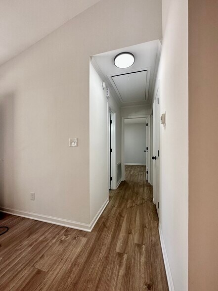 Building Photo - 4609 Brockton Dr