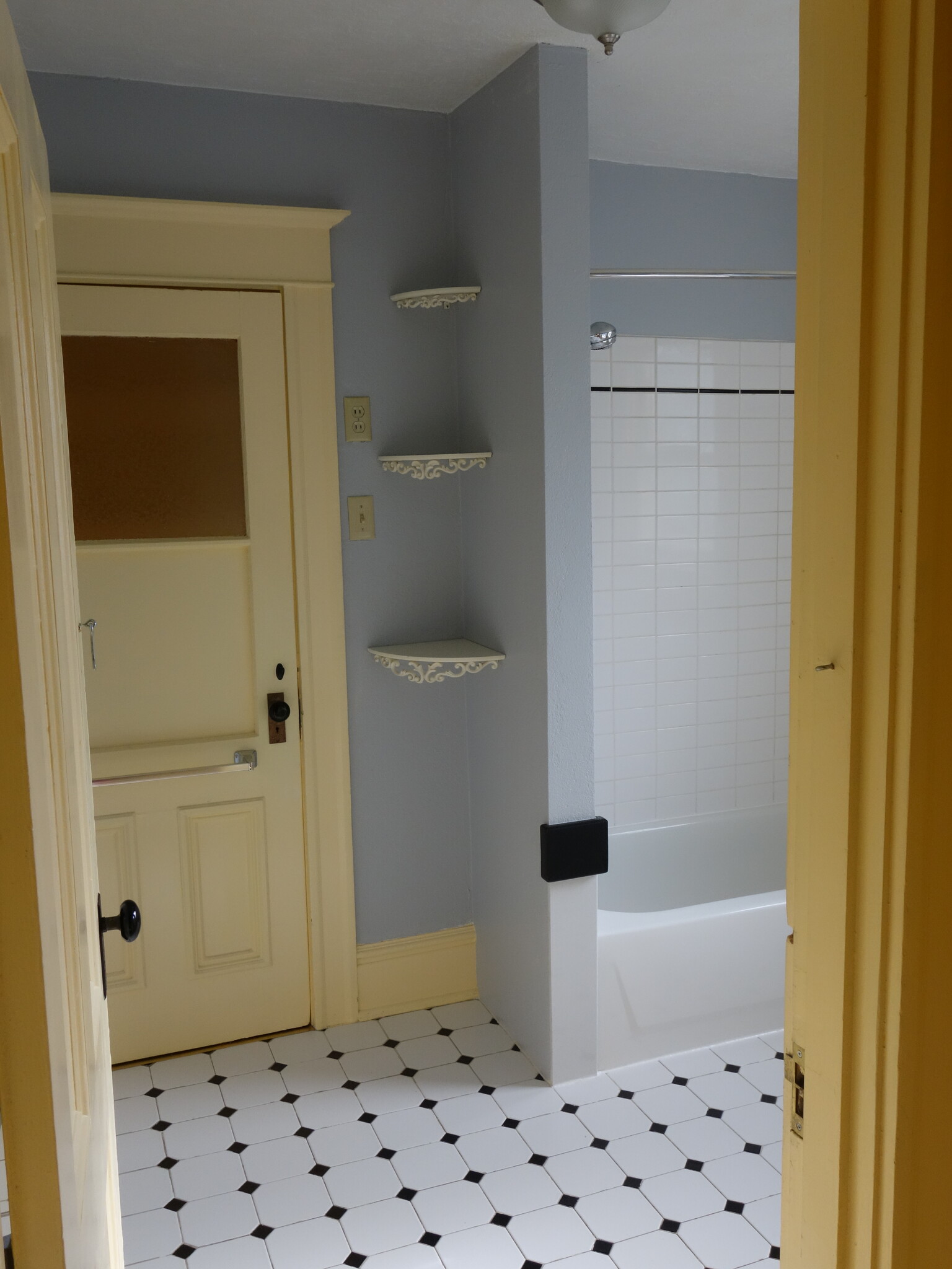 back bedroom -&gt; bath - 30 NE Stanton St
