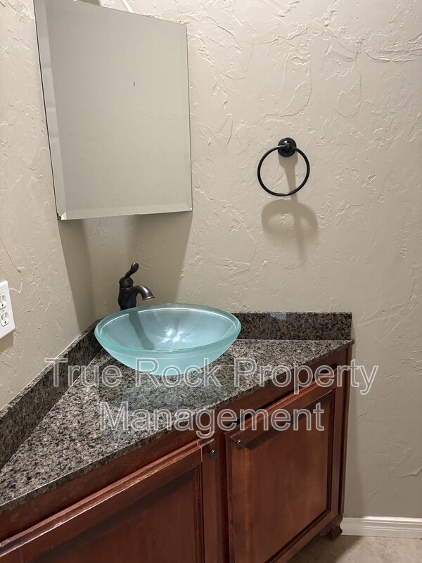 Building Photo - 817 Cypress Dr