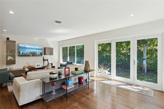 Building Photo - 408 Como Ave