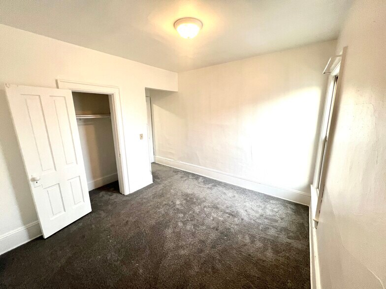 Building Photo - 3027 W Mount Vernon Ave