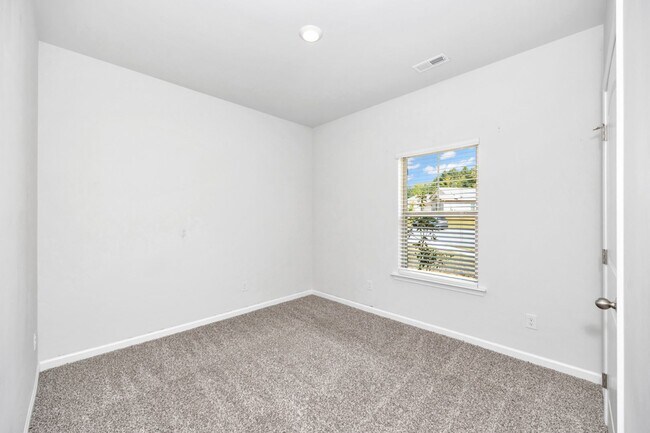 Building Photo - 102 High Leaf Dr