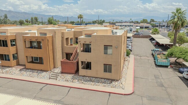 Building Photo - 1 Bed / 1 Bath Condo - Short or Long Term ...