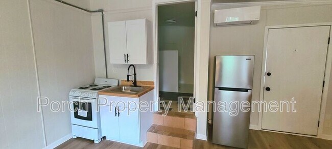 Building Photo - 7210 N Palafox St