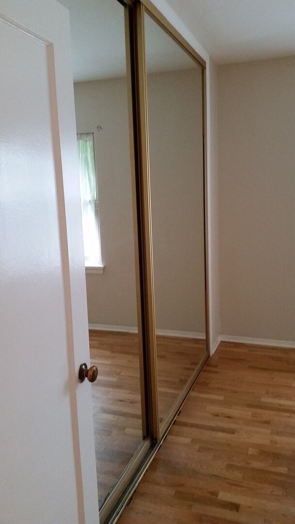 Building Photo - Occupied, do not disturb tenants. Barge-Chestnut Historic District Craftsman 2br 2ba home, with a...