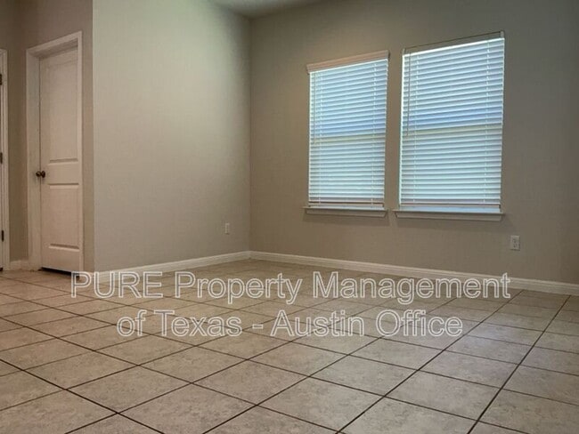 Building Photo - 112 Eagle Lake Dr