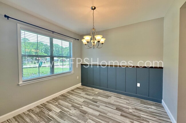Building Photo - 216 Green Dr
