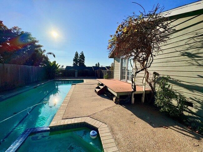 Building Photo - Secluded 3 Bedroom House in Encinitas