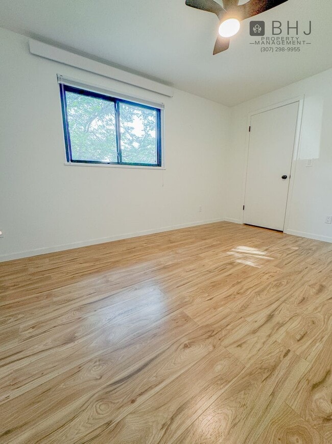 Building Photo - Dog Friendly 2 bed/ 1 bath HOUSE for Rent!