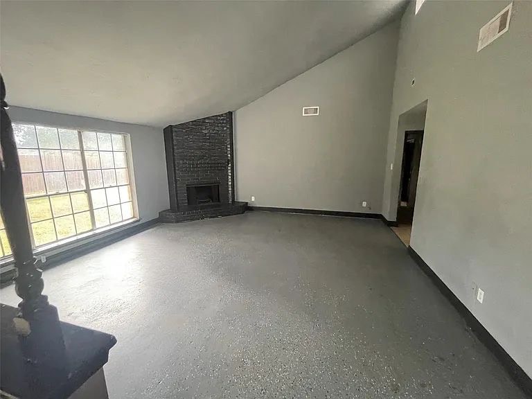 Building Photo - 1947 Yale Ave