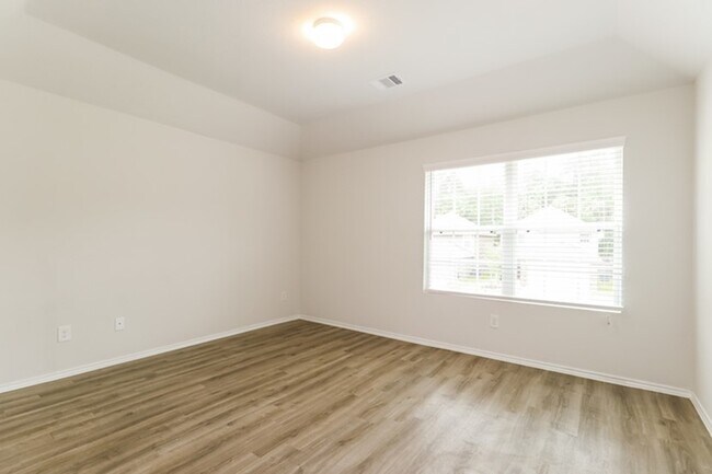 Building Photo - 2743 Madison Ct