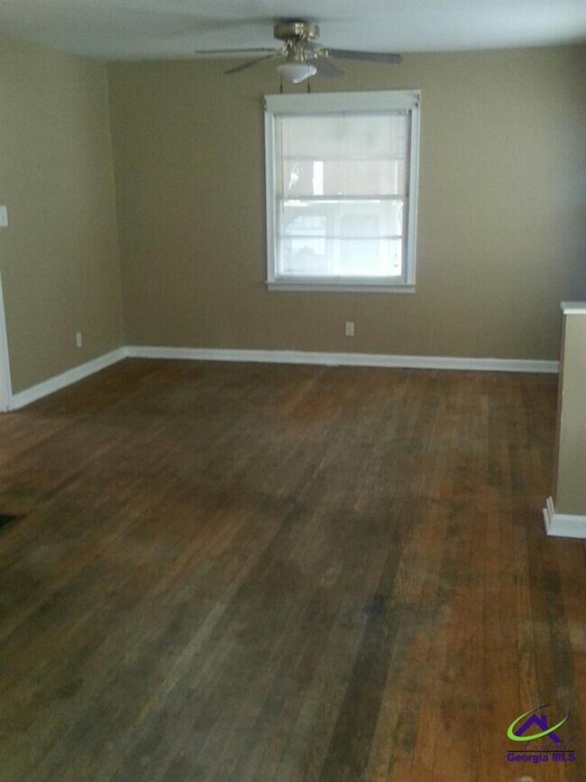 Building Photo - 323 Bernard Dr