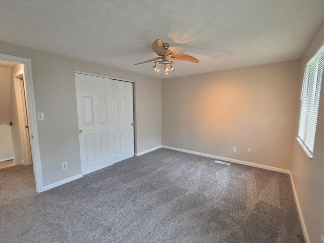 Building Photo - 5225 Wolf Run Dr