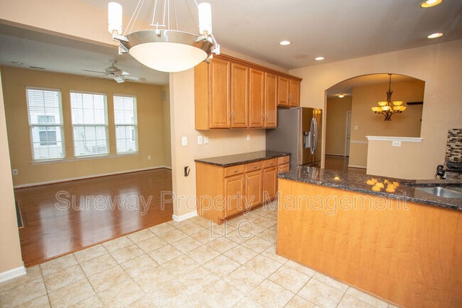Building Photo - 42 Tudor Ct