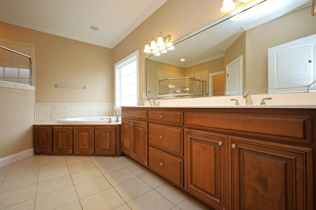 Building Photo - 4530 Kiowa Ln