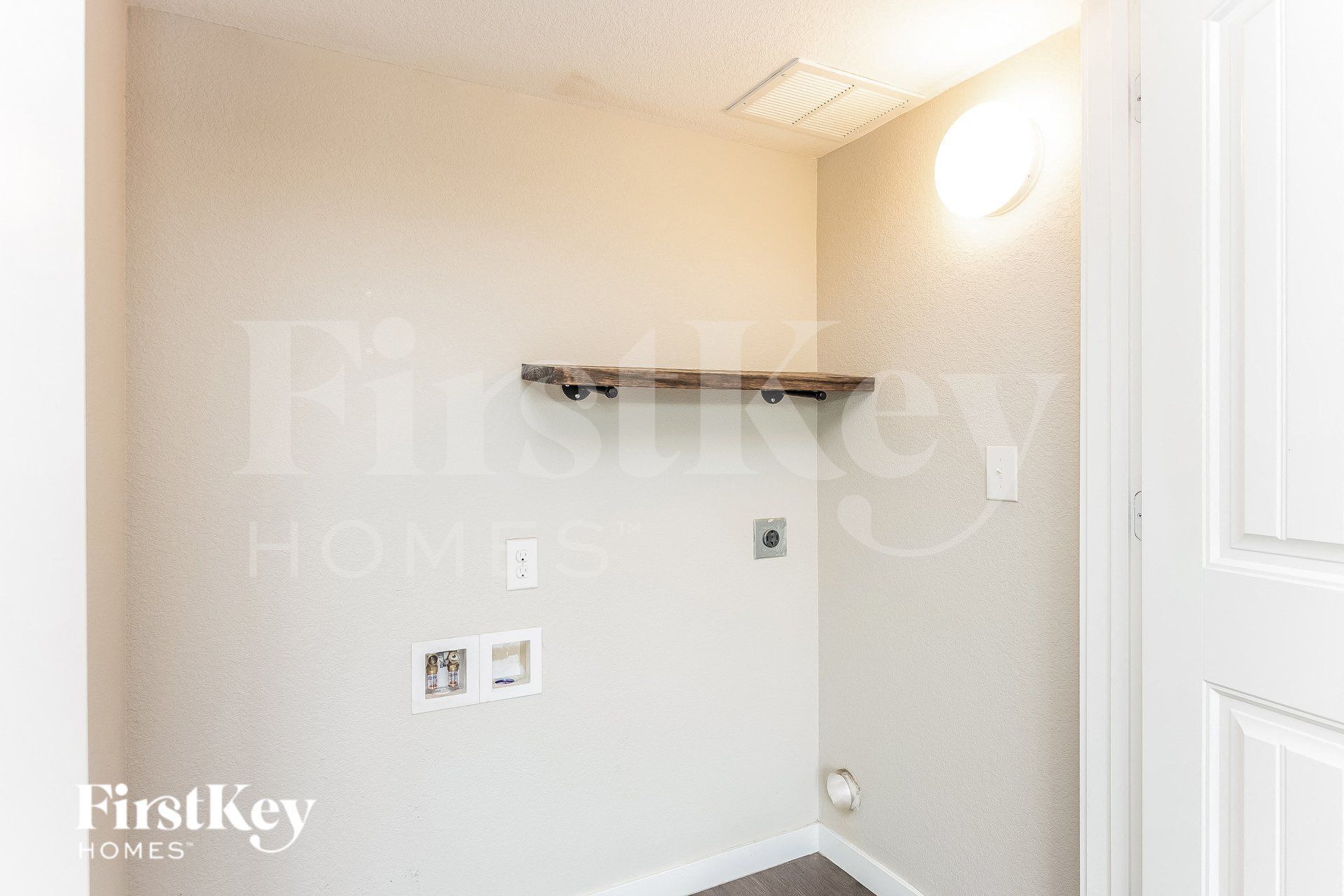 Building Photo - 6721 Shadow Star Dr