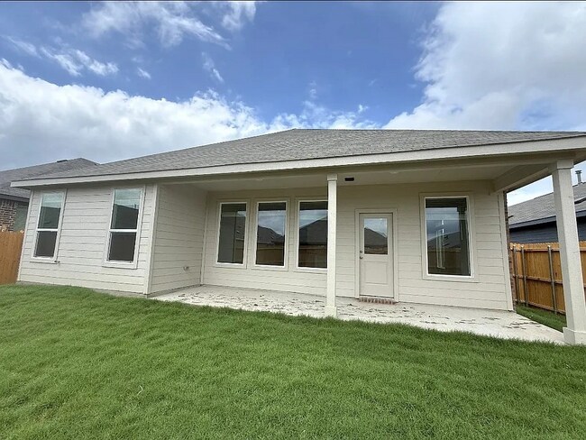 Building Photo - 928 Sugarberry St