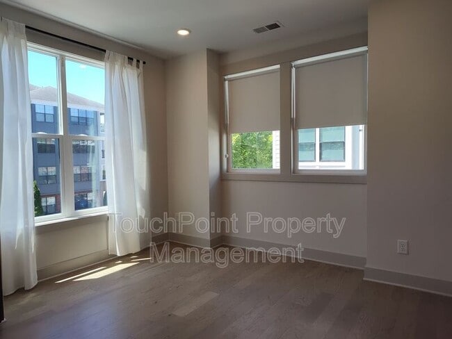 Building Photo - 1037 Wesley Terrace Ave