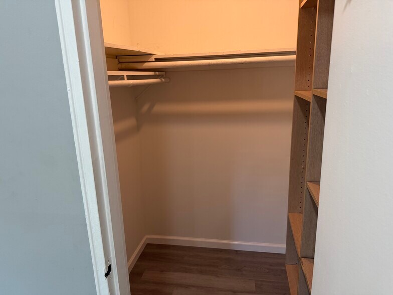 Building Photo - 1060 New Haven Ave