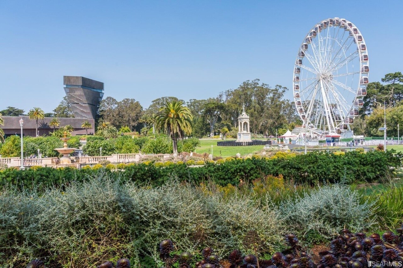 Building Photo - 250 Irving St