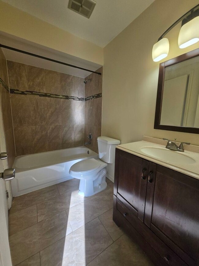 Building Photo - 2120 N Ginger Creek Dr