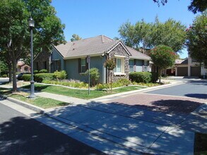 Building Photo - Beautiful 3 bed 2 Bath Home in Mountain House